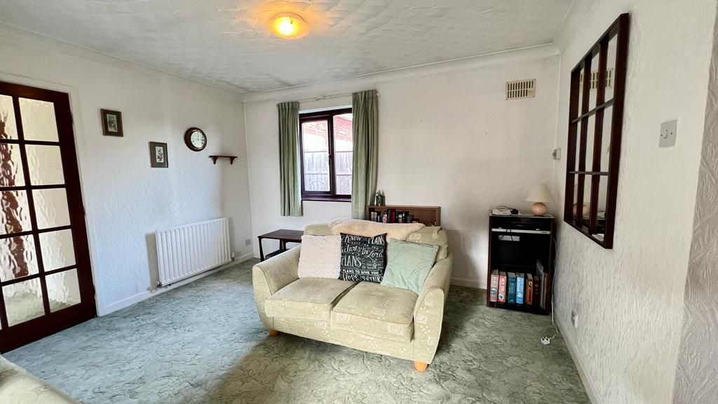 3 bedroom detached bungalow Sold in Coventry - Photograph 5.