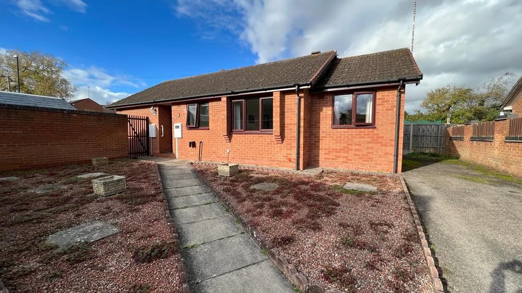 3 bedroom detached bungalow Sold in Coventry - Photograph 10.