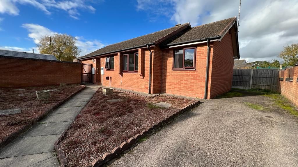 3 bedroom detached bungalow Sold in Coventry - Photograph 1.