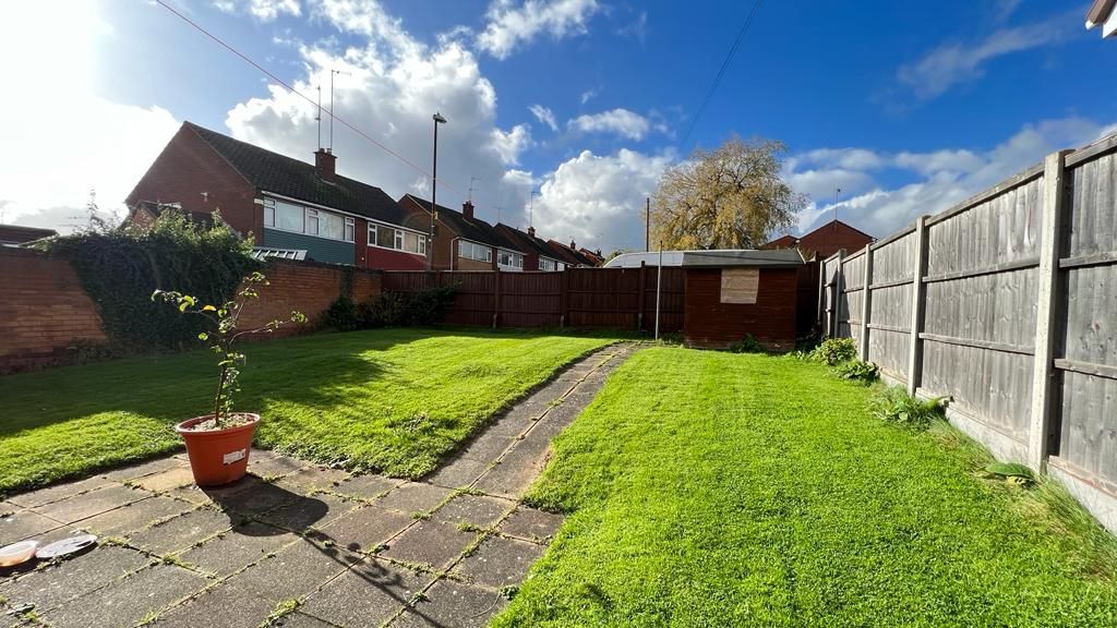 3 bedroom detached bungalow Sold in Coventry - Photograph 3.