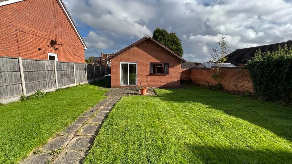 3 bedroom detached bungalow Sold in Coventry - Photograph 9.