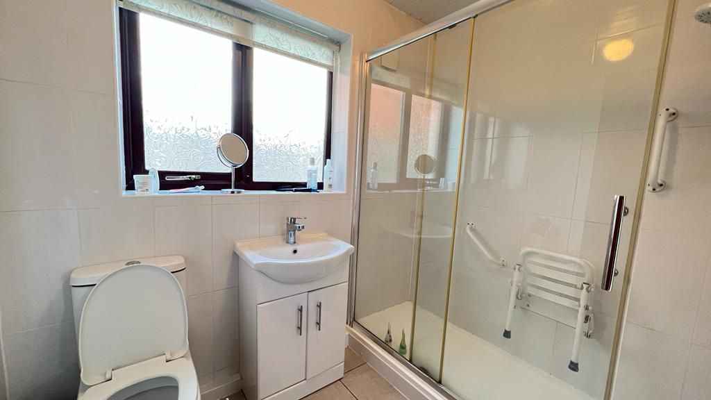 3 bedroom detached bungalow Sold in Coventry - Photograph 6.