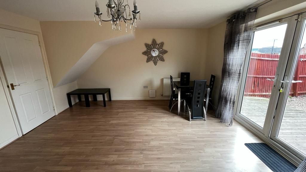 3 bedroom mid terraced house Let in Coventry - Photograph 2.