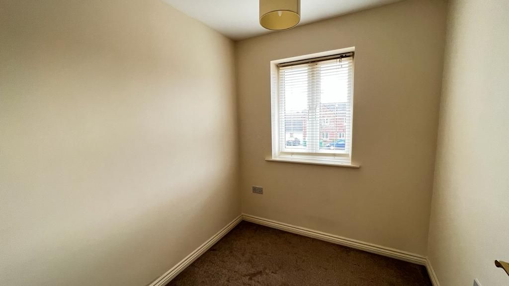 3 bedroom mid terraced house Let in Coventry - Photograph 7.