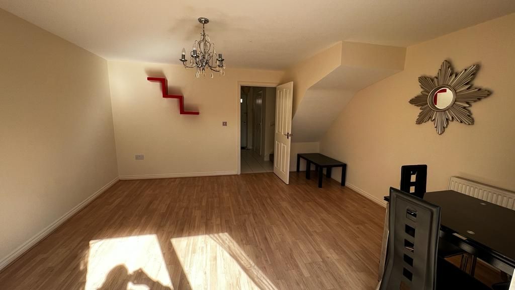 3 bedroom mid terraced house Let in Coventry - Photograph 4.