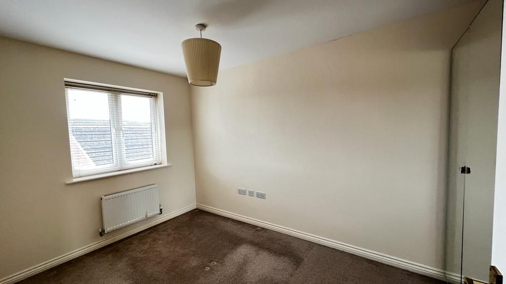 3 bedroom mid terraced house Let in Coventry - Photograph 9.