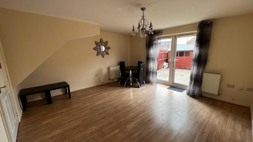 3 bedroom mid terraced house Let in Coventry - Photograph 3.