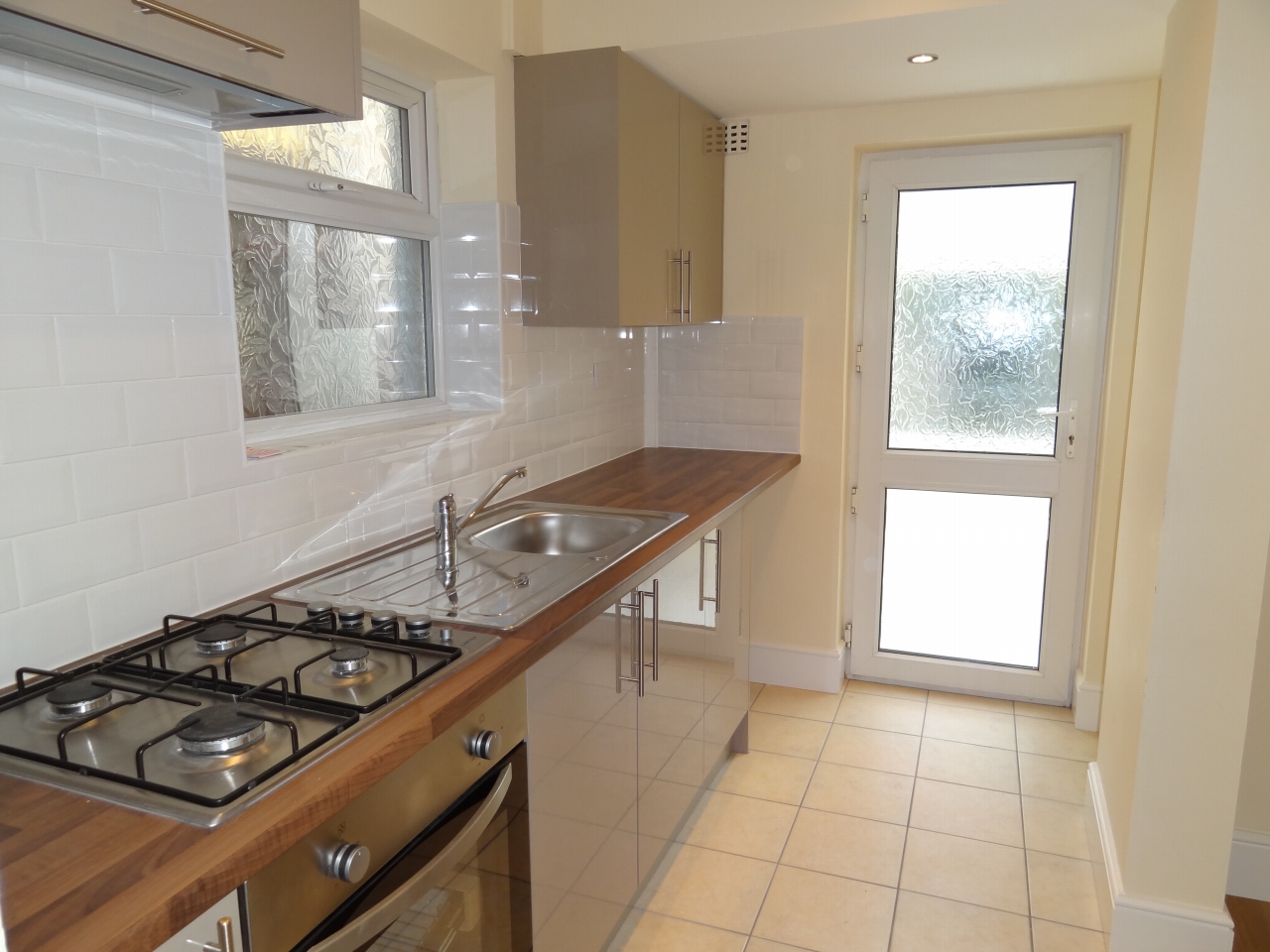 3 bedroom end terraced house Let in Coventry - Photograph 1.