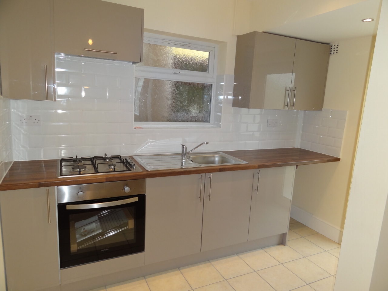 3 bedroom end terraced house Let in Coventry - Photograph 4.