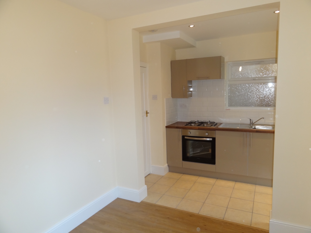 3 bedroom end terraced house Let in Coventry - Photograph 5.