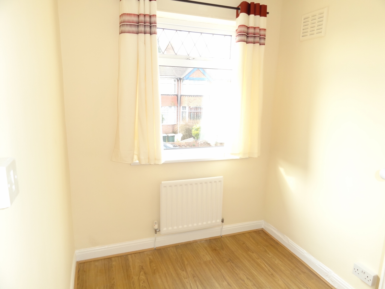 3 bedroom end terraced house Let in Coventry - Photograph 9.