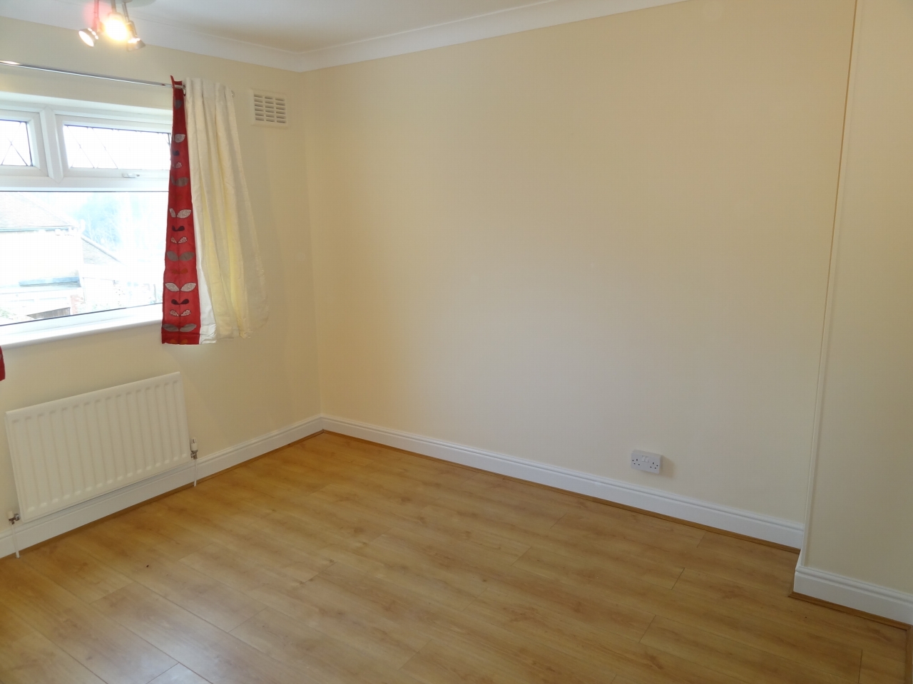 3 bedroom end terraced house Let in Coventry - Photograph 10.