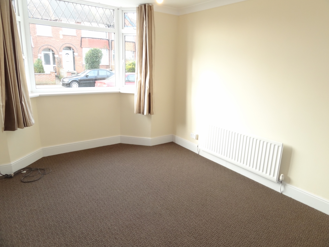 3 bedroom end terraced house Let in Coventry - Photograph 3.