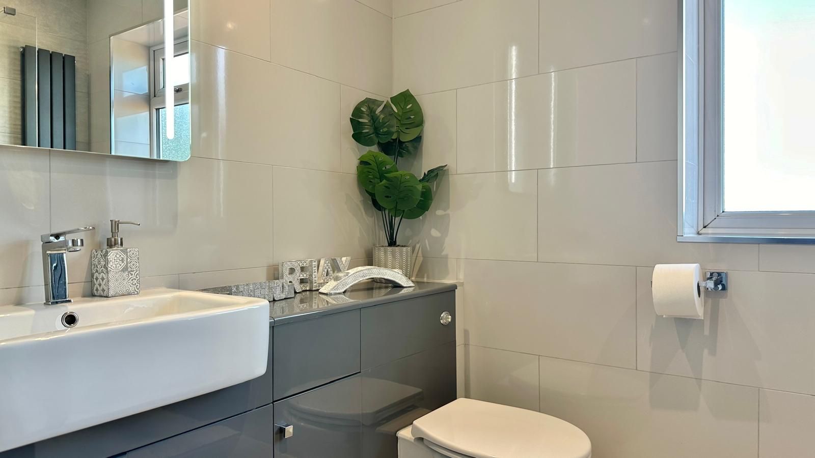 3 bedroom semi-detached house Sold in Coventry - Photograph 31.