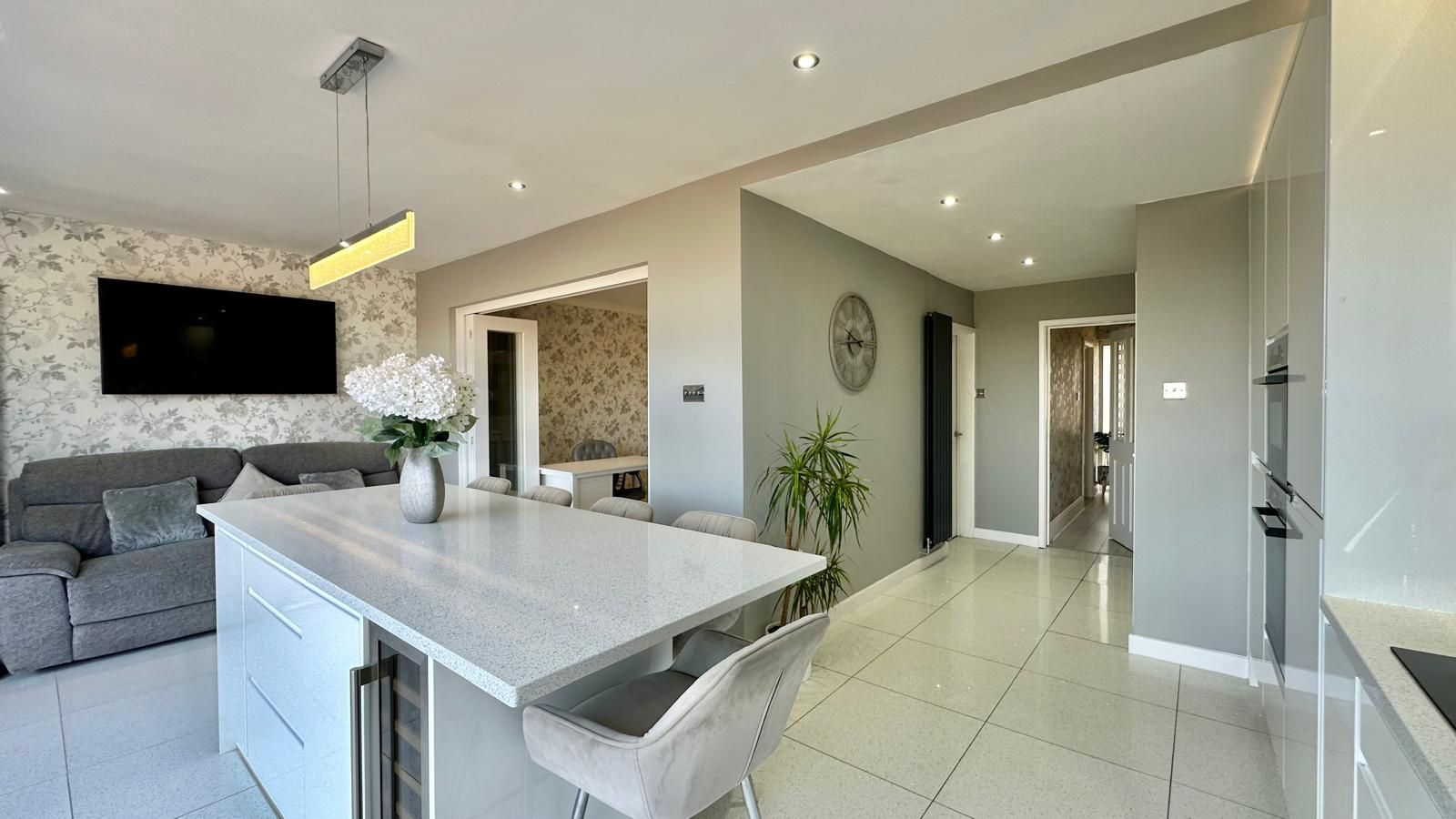 3 bedroom semi-detached house Sold in Coventry - Photograph 23.