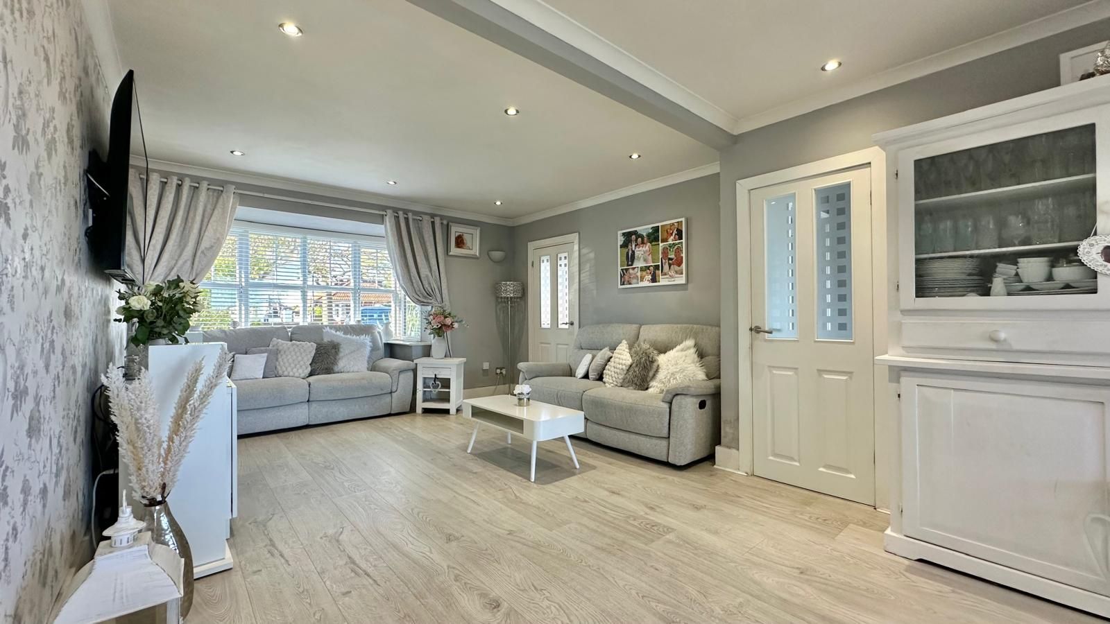 3 bedroom semi-detached house Sold in Coventry - Photograph 21.