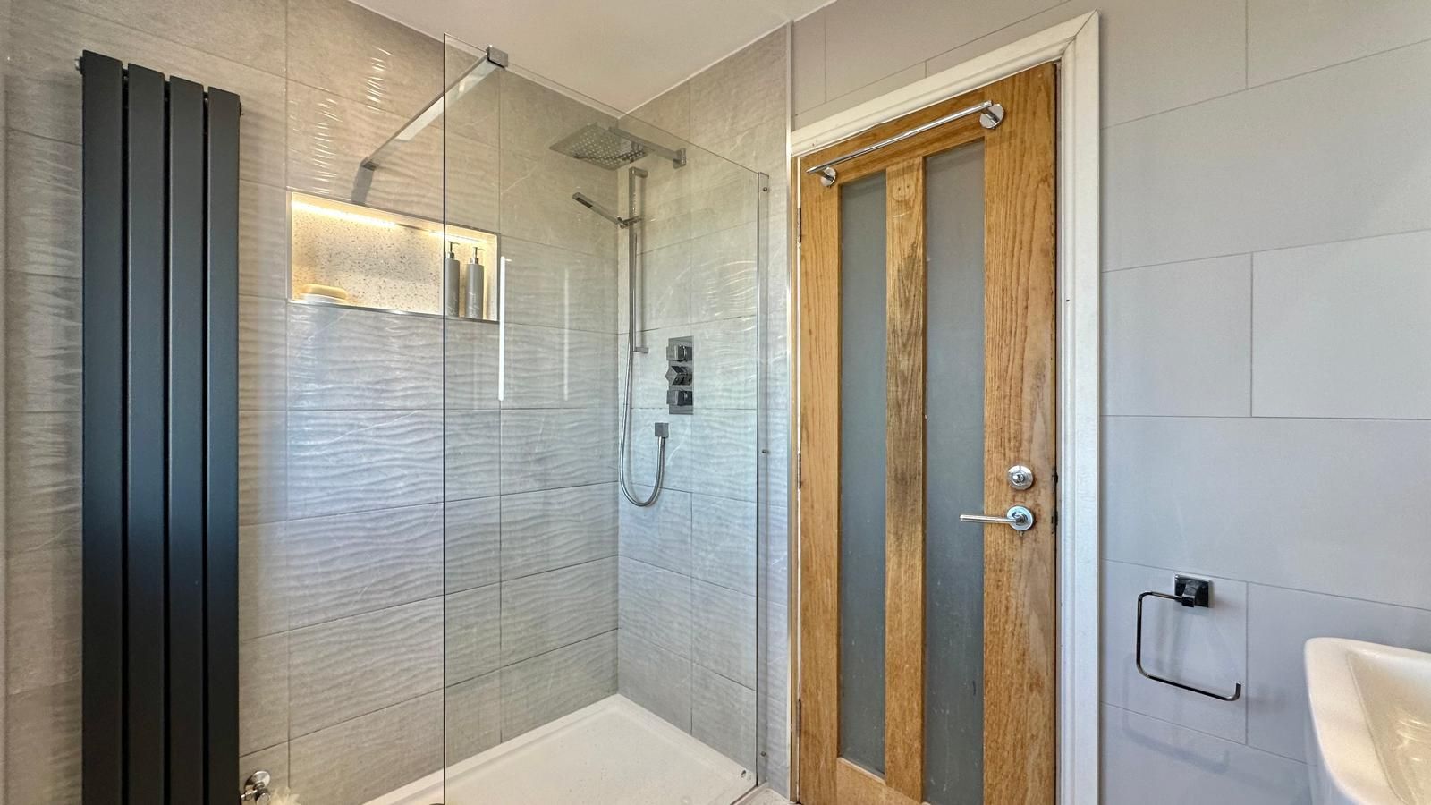 3 bedroom semi-detached house Sold in Coventry - Photograph 25.