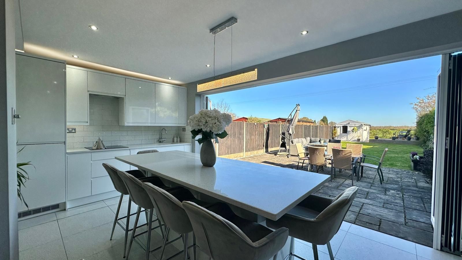 3 bedroom semi-detached house Sold in Coventry - Photograph 7.