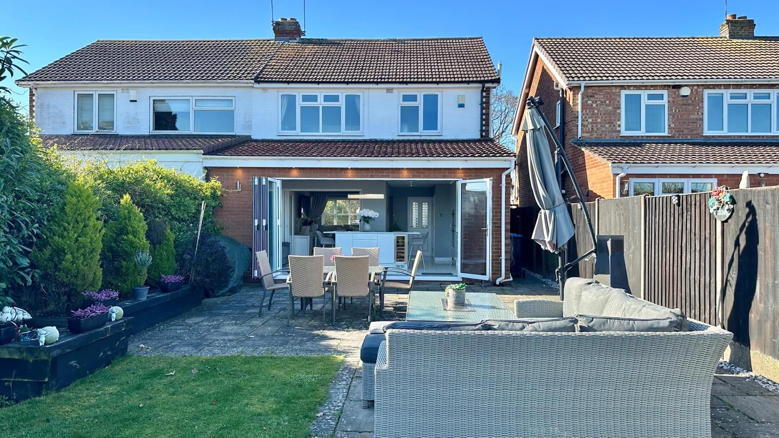 3 bedroom semi-detached house Sold in Coventry - Photograph 29.