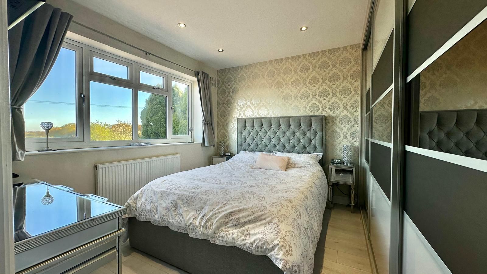 3 bedroom semi-detached house Sold in Coventry - Photograph 32.