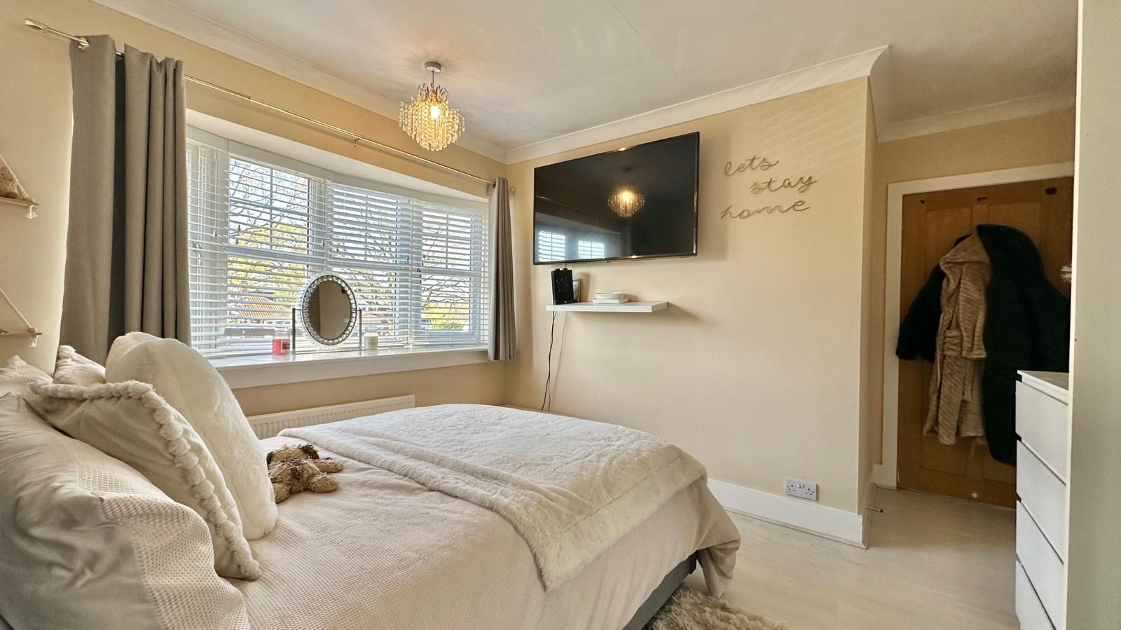 3 bedroom semi-detached house Sold in Coventry - Photograph 4.