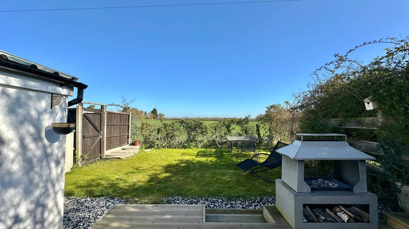 3 bedroom semi-detached house Sold in Coventry - Photograph 11.