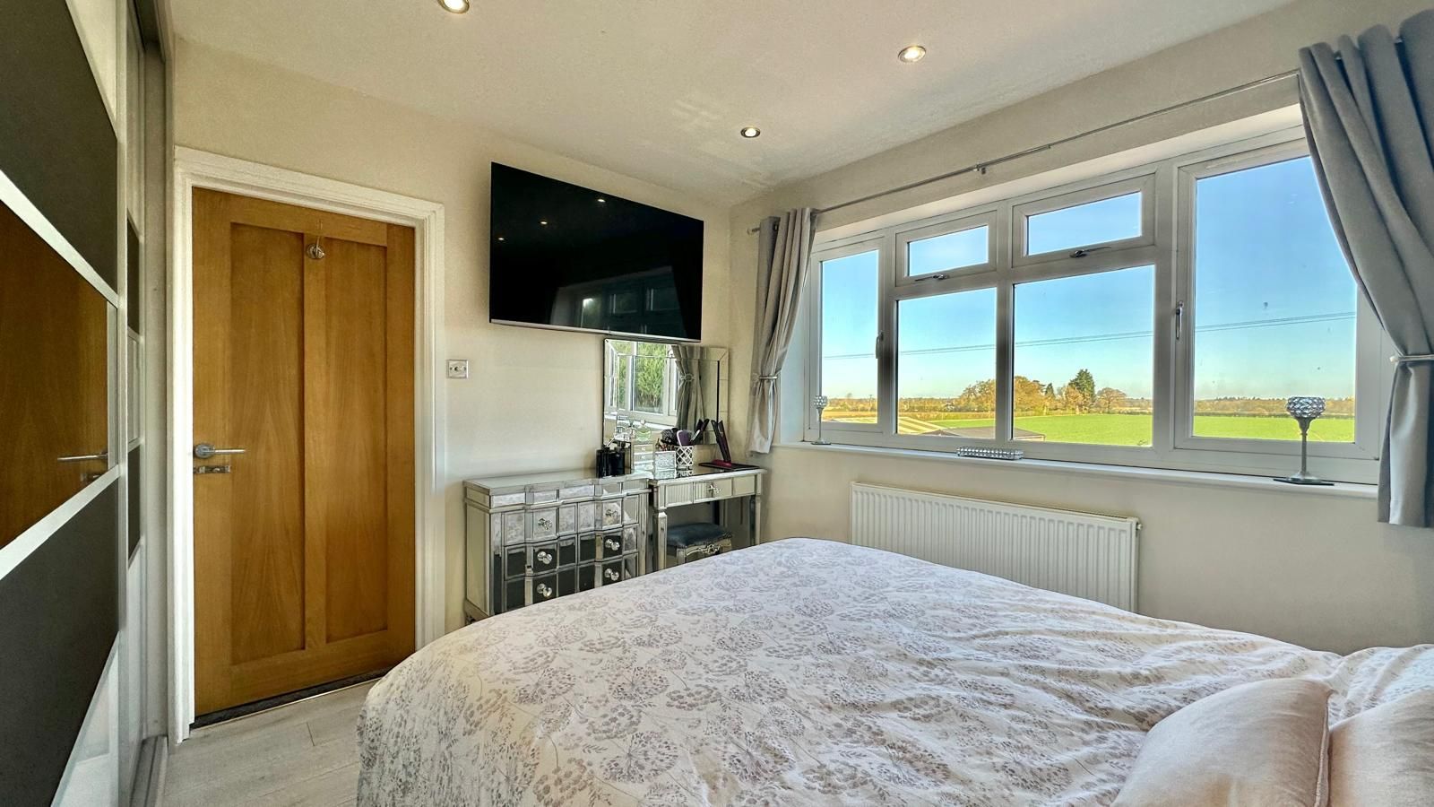 3 bedroom semi-detached house Sold in Coventry - Photograph 2.