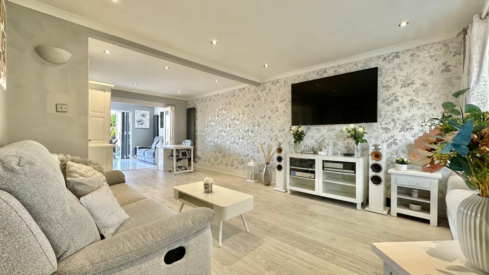 3 bedroom semi-detached house Sold in Coventry - Photograph 24.