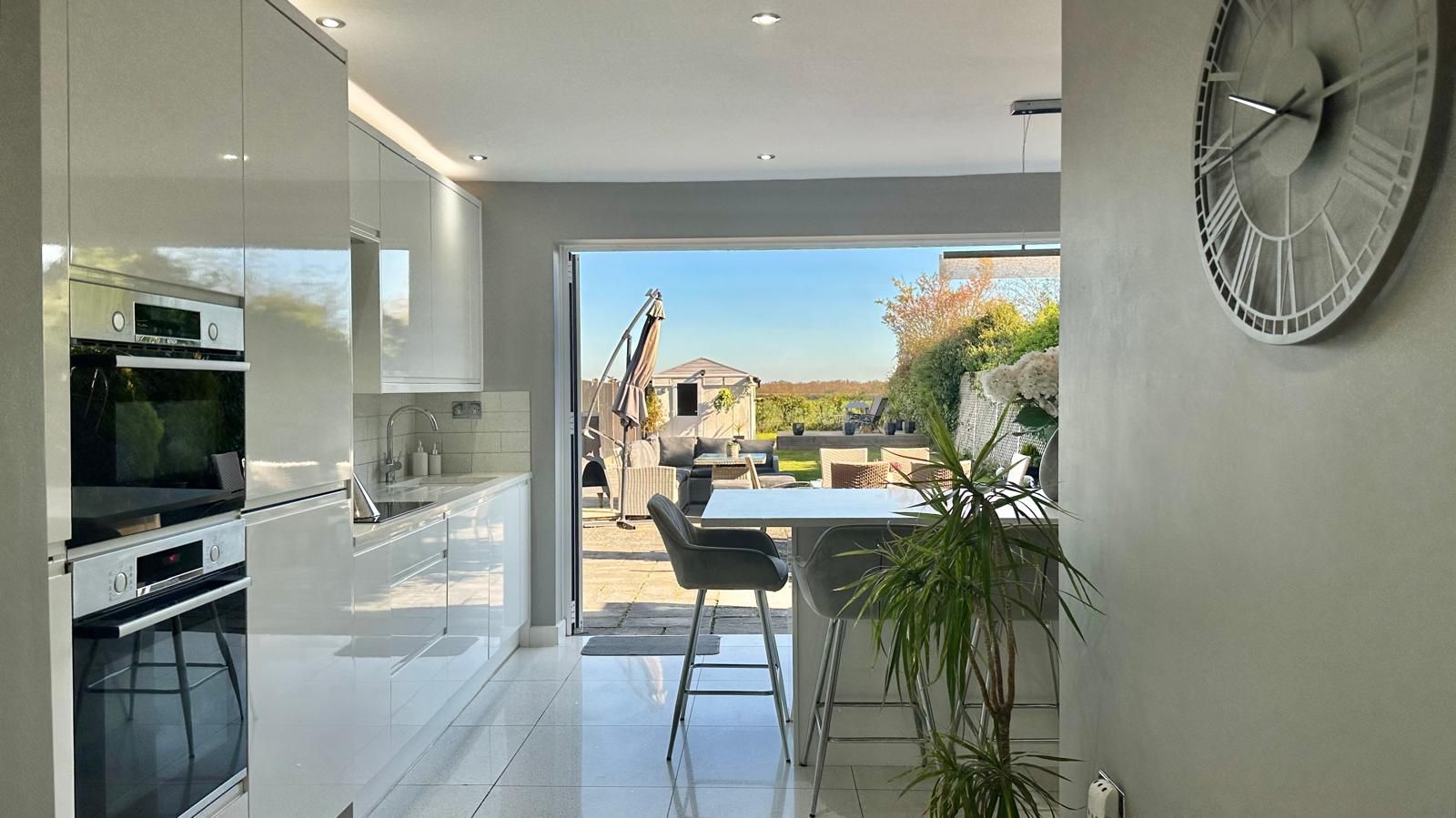 3 bedroom semi-detached house Sold in Coventry - Photograph 22.