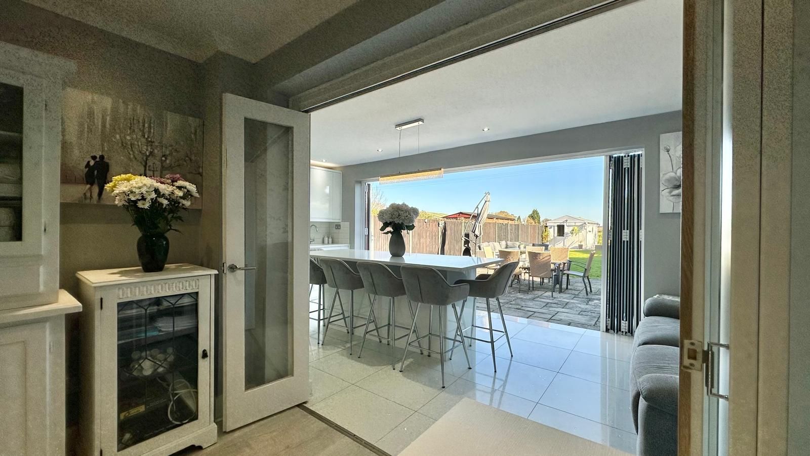 3 bedroom semi-detached house Sold in Coventry - Photograph 17.