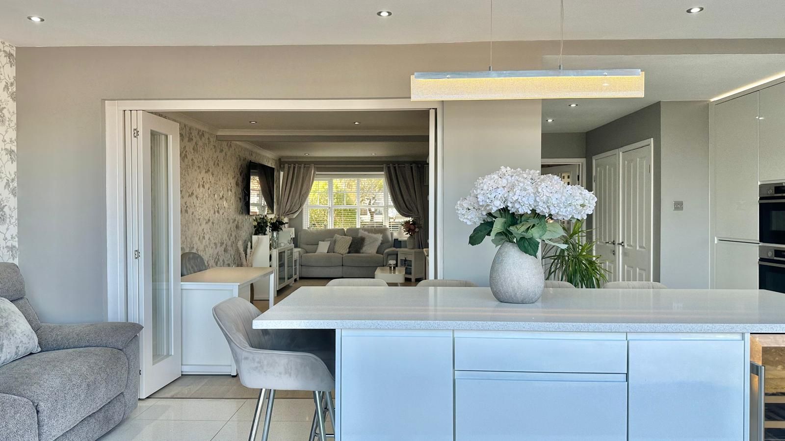 3 bedroom semi-detached house Sold in Coventry - Photograph 16.