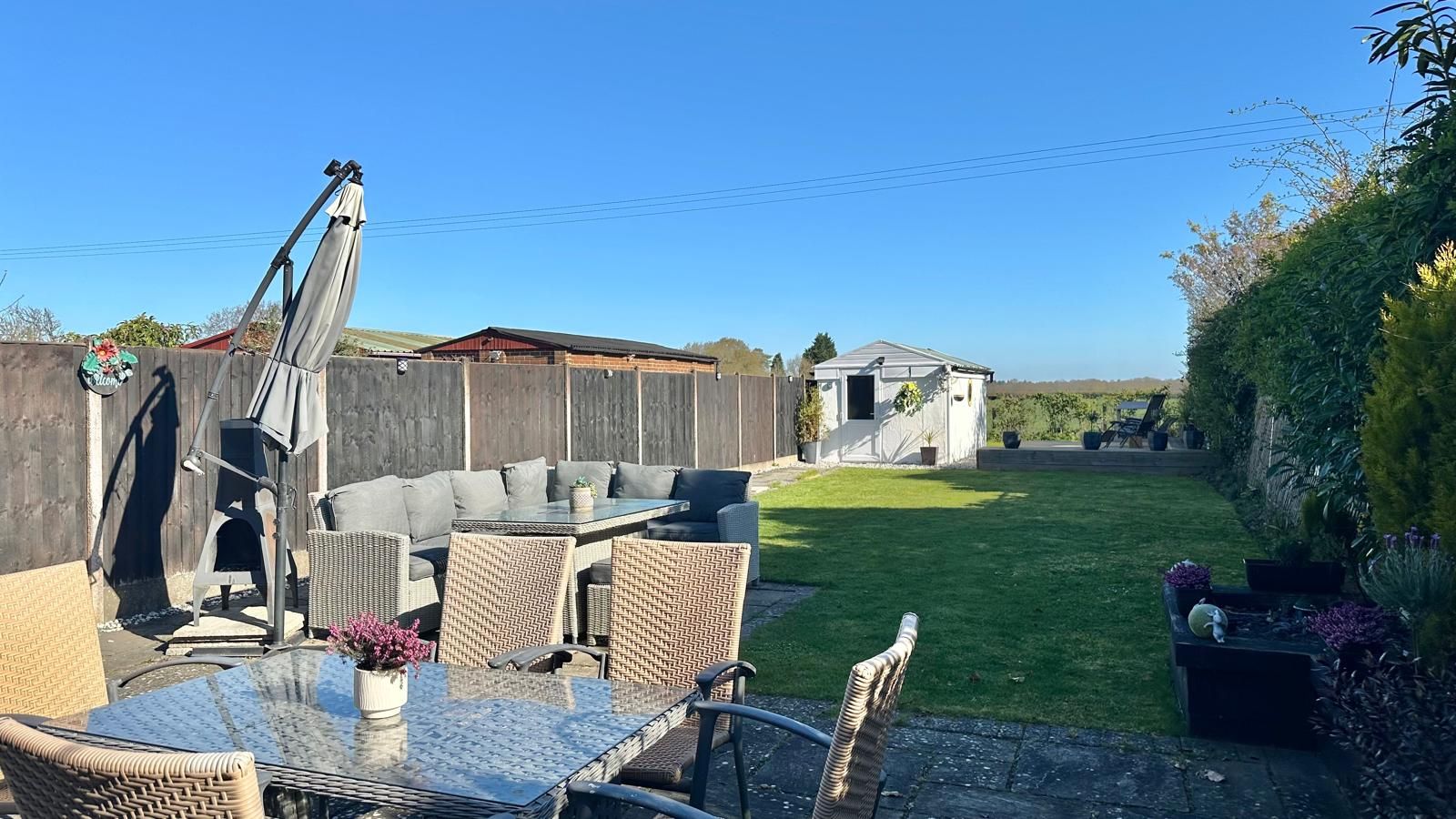 3 bedroom semi-detached house Sold in Coventry - Photograph 27.