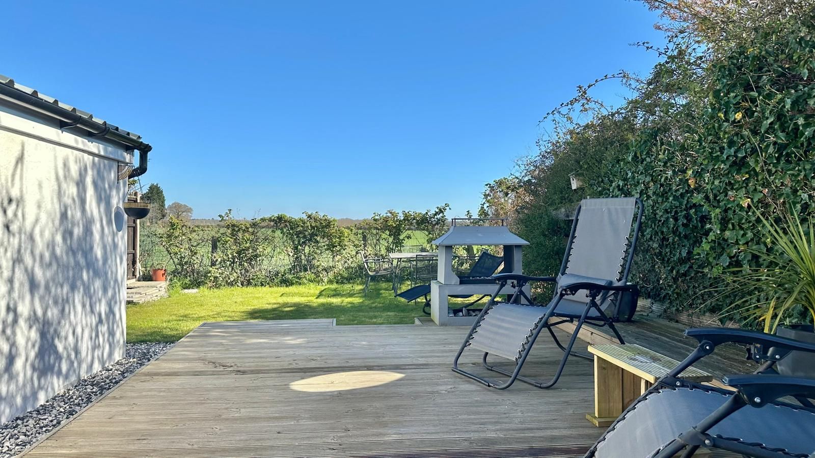 3 bedroom semi-detached house Sold in Coventry - Photograph 10.