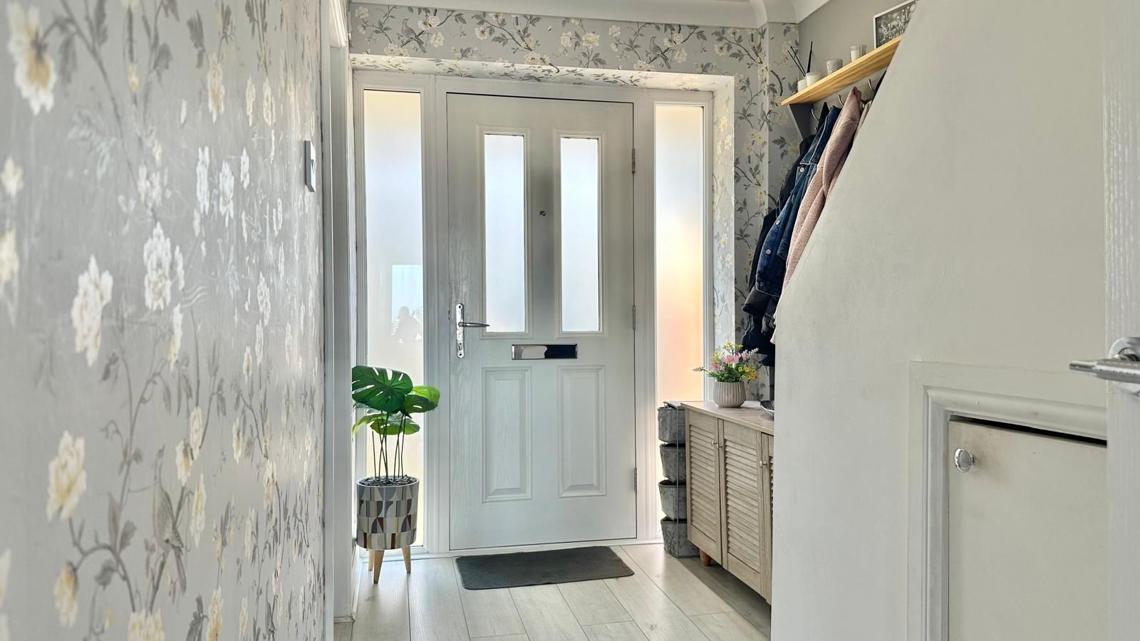 3 bedroom semi-detached house Sold in Coventry - Photograph 14.