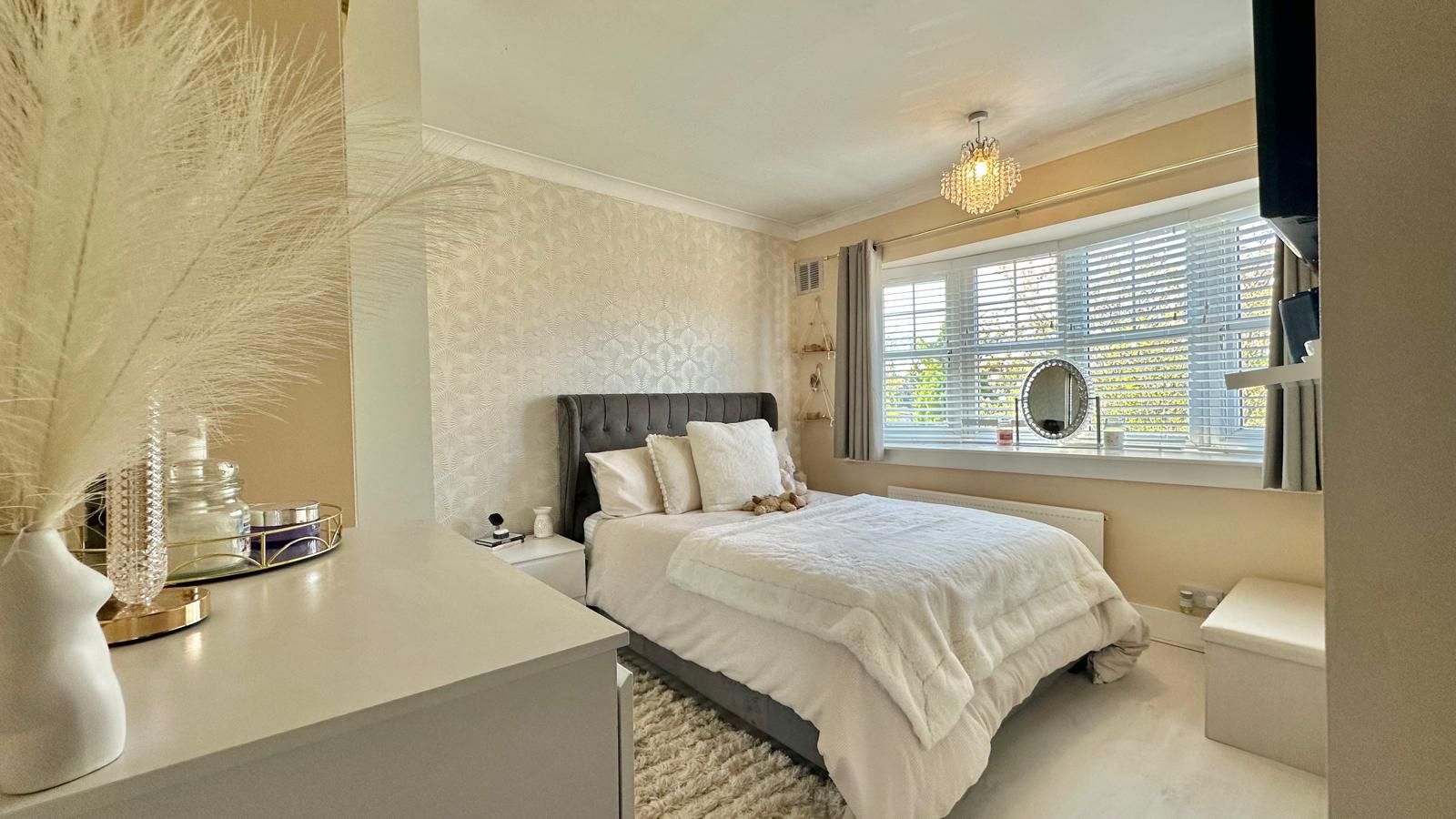 3 bedroom semi-detached house Sold in Coventry - Photograph 3.