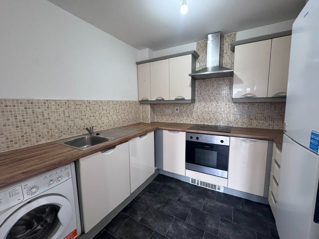 2 Bed Flat Flat/apartment To Rent - Photograph 7