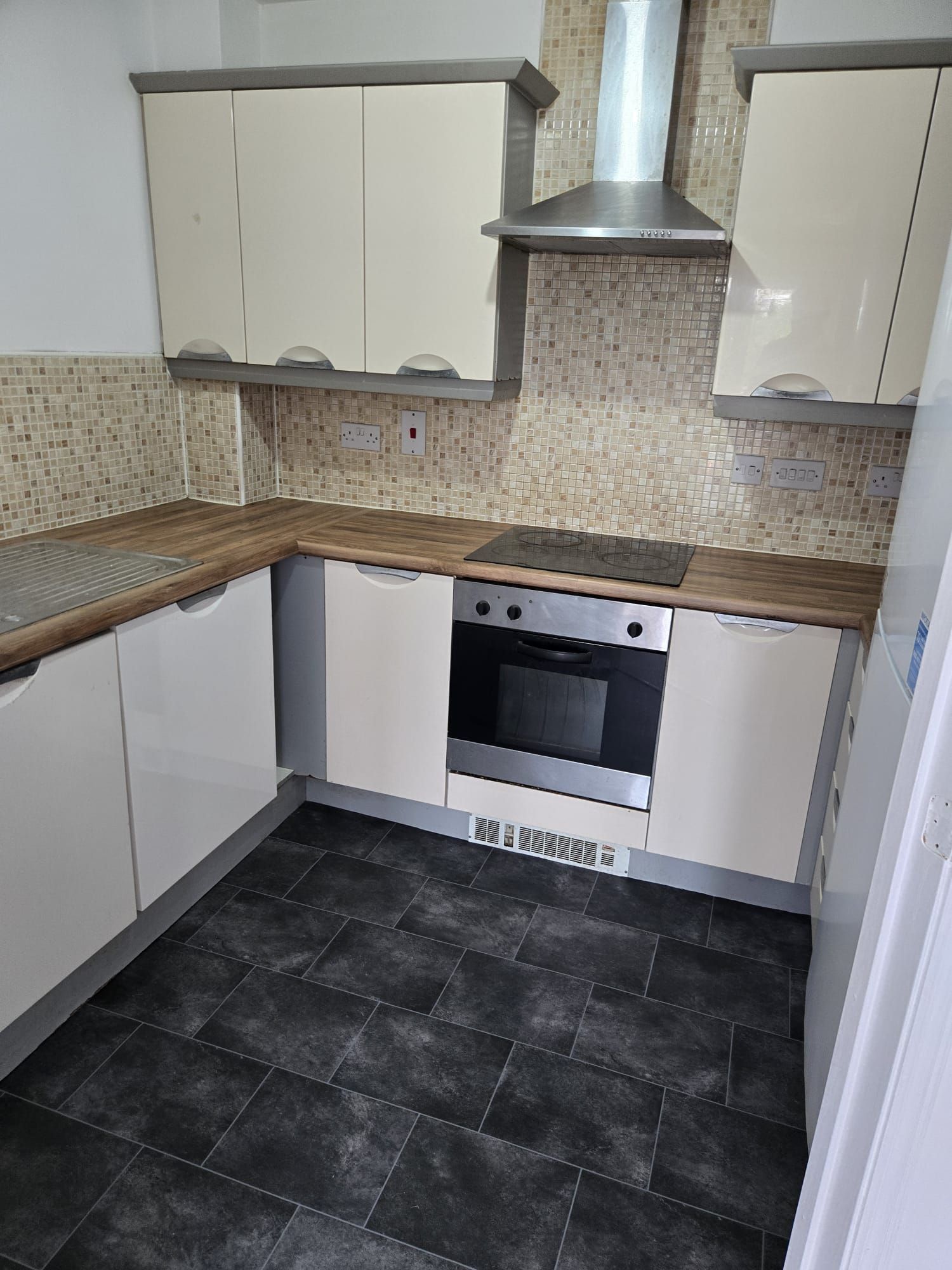 2 Bed Flat Flat/apartment To Rent - Photograph 3
