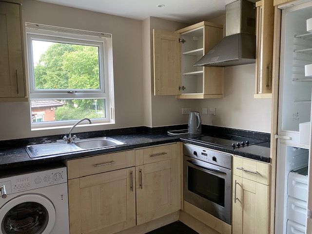 2 Bed Apartment Flat/apartment To Rent - Photograph 7