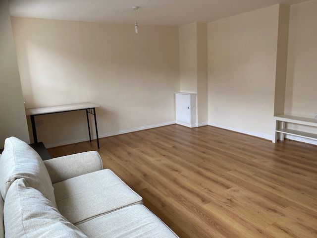 2 Bed Apartment Flat/apartment To Rent - Photograph 2