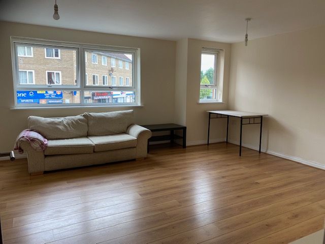 2 Bed Apartment Flat/apartment To Rent - Photograph 3