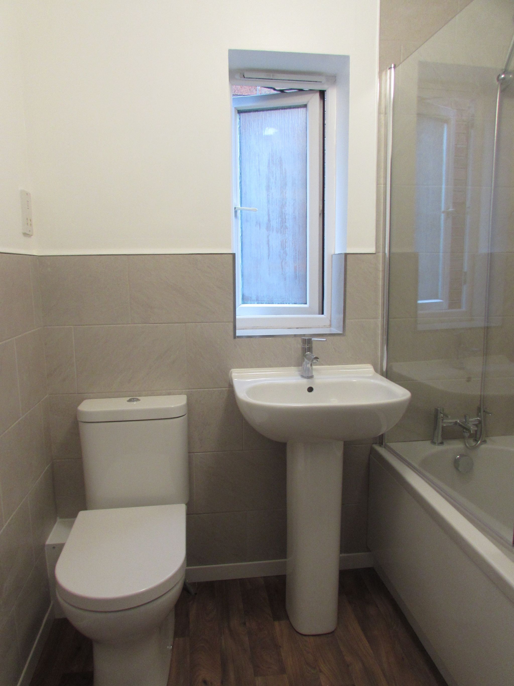 2 Bed Mews House To Rent - Photograph 4