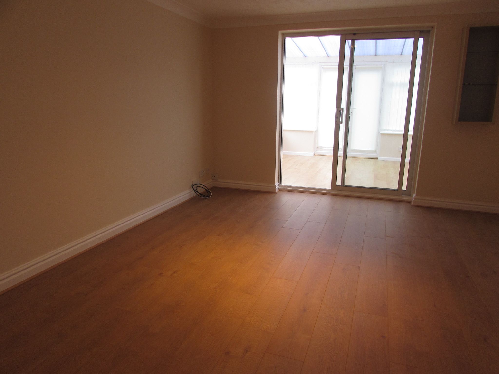 2 Bed Mews House To Rent - Photograph 2