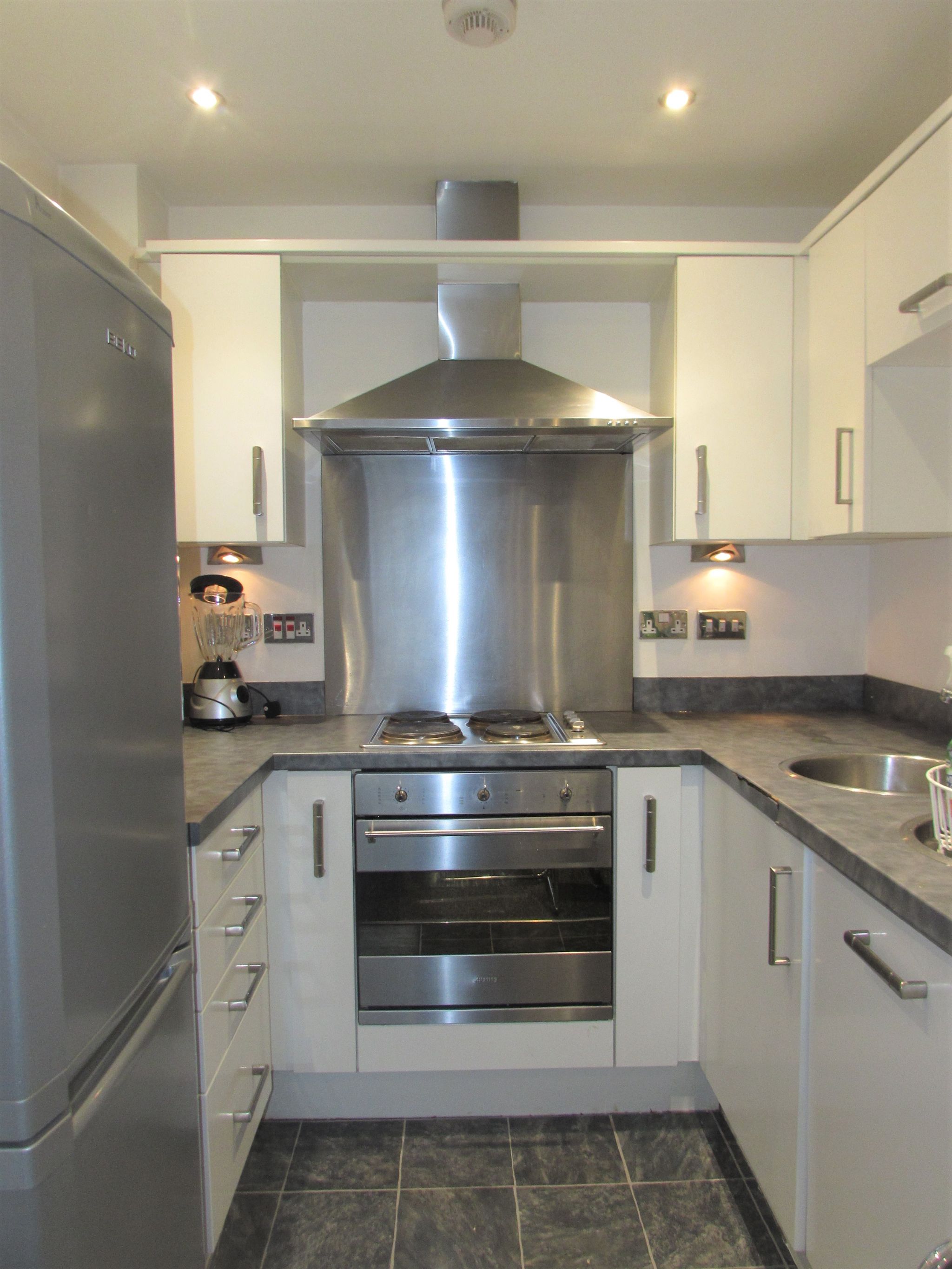 2 Bed Apartment Flat/apartment To Rent - Photograph 5