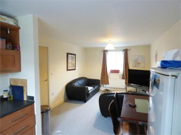 2 Bed Apartment Flat/apartment To Rent - Photograph 2