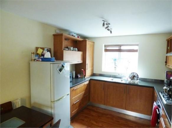 2 Bed Apartment Flat/apartment To Rent - Photograph 4