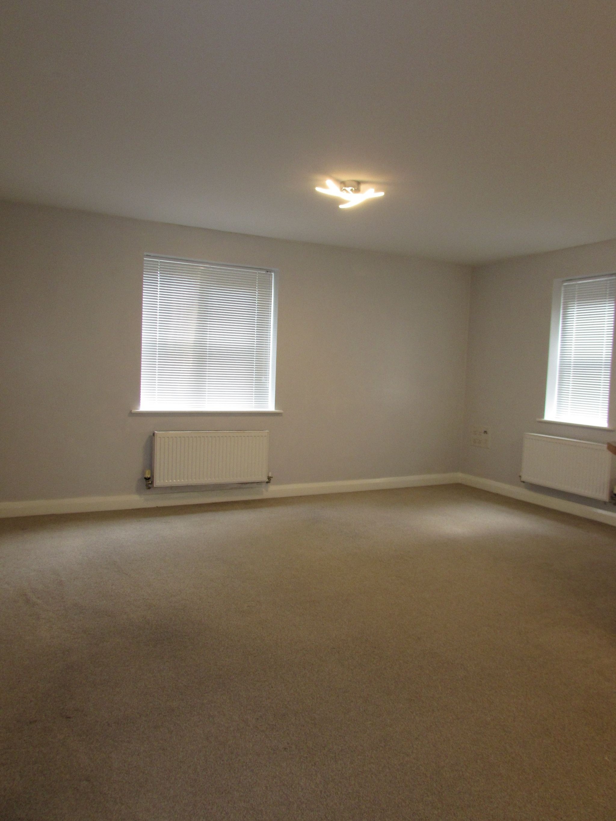 2 Bed Ground Floor Flat/apartment To Rent - Photograph 2