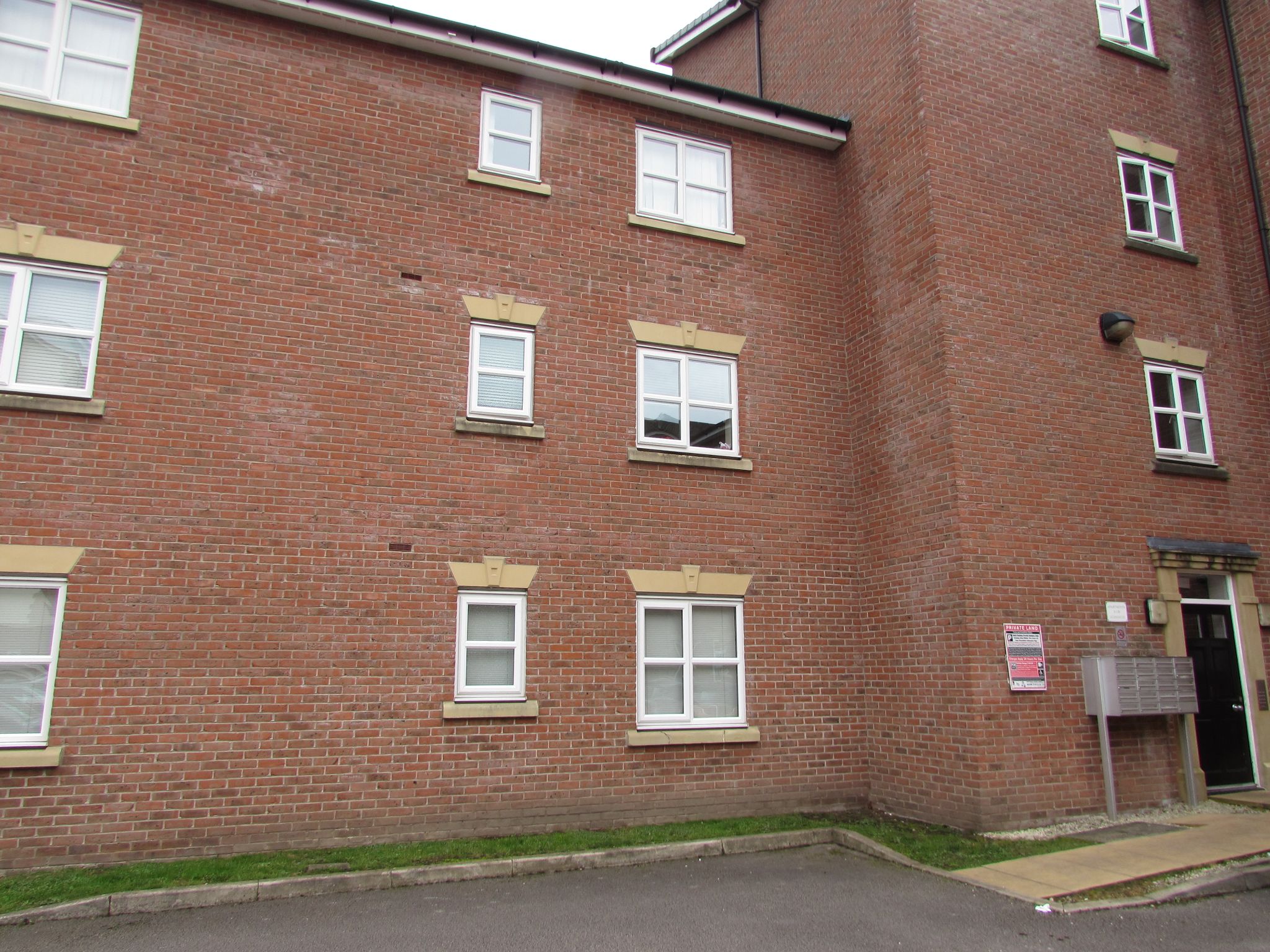 2 Bed Ground Floor Flat/apartment To Rent - Photograph 9