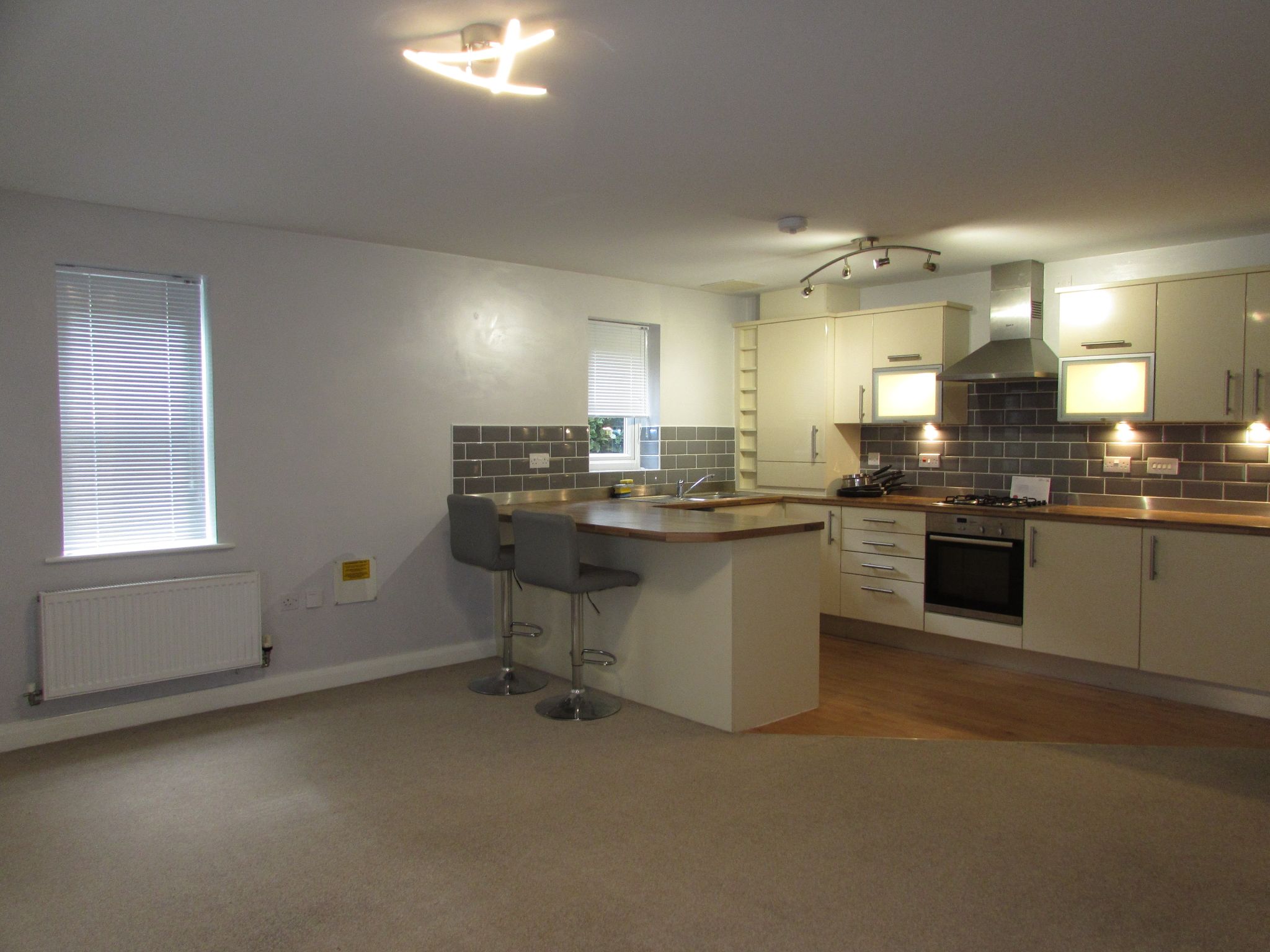 2 Bed Ground Floor Flat/apartment To Rent - Photograph 4