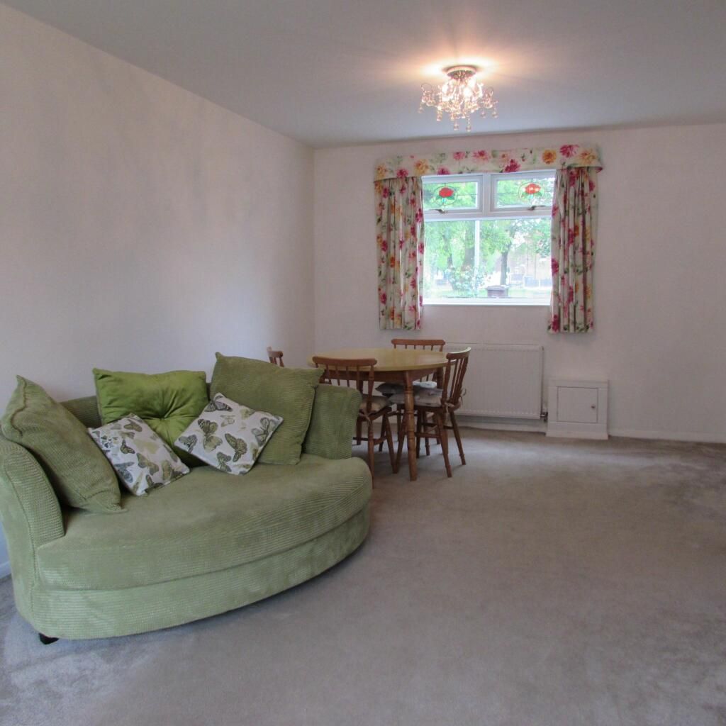 2 Bed Mid Terraced House To Rent - Photograph 3