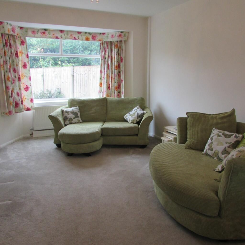 2 Bed Mid Terraced House To Rent - Photograph 2